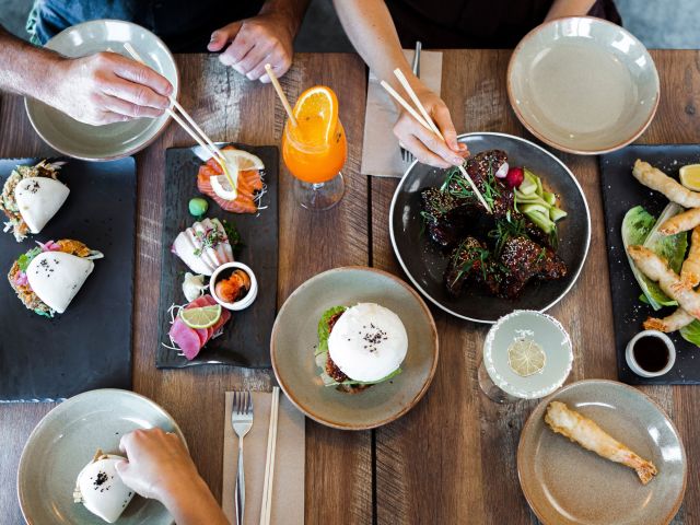 Spice Monkey, Forster