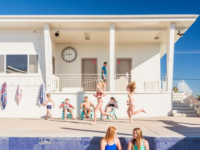 kids at Moree Artesian Aquatic Centre