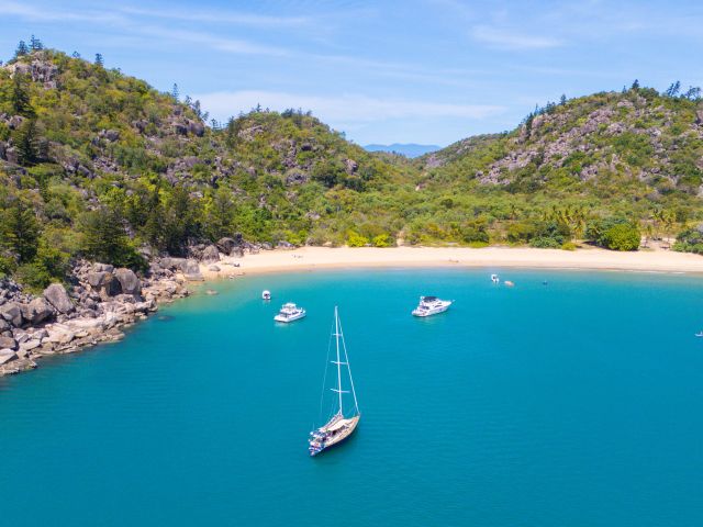 Pilgrim Sailing magnetic island