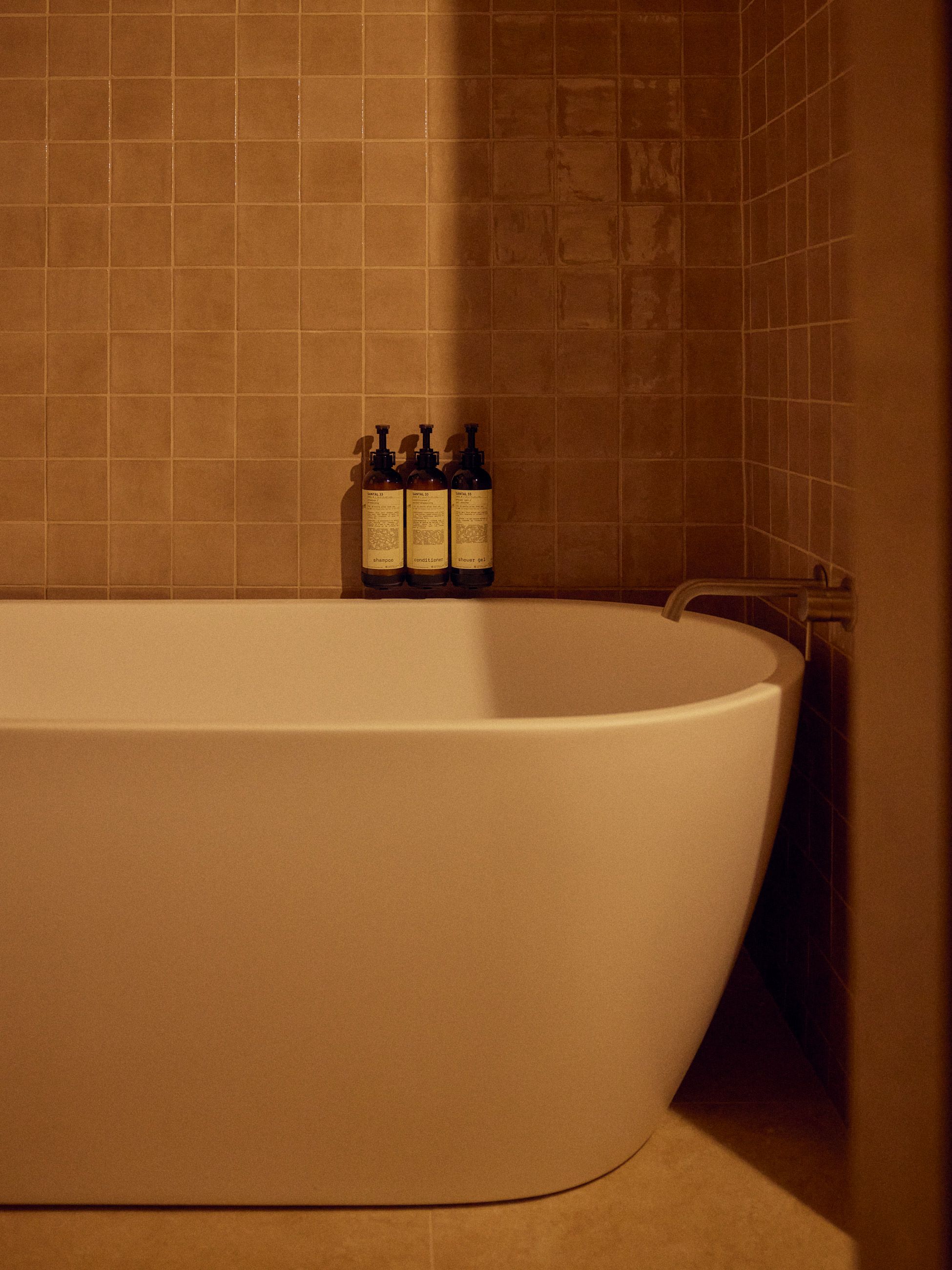 A freestanding bathtub at The Bonobo by Raes