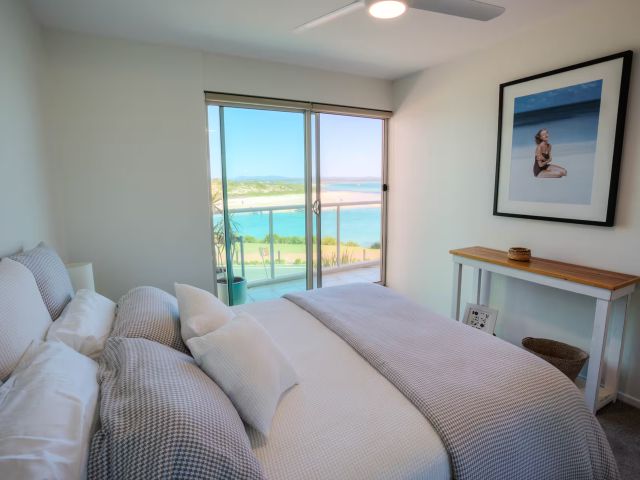 Luxury on the Lake Airbnb, Forster