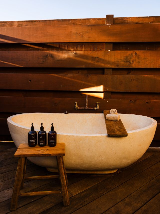 Berkeley River Lodge new bathtub