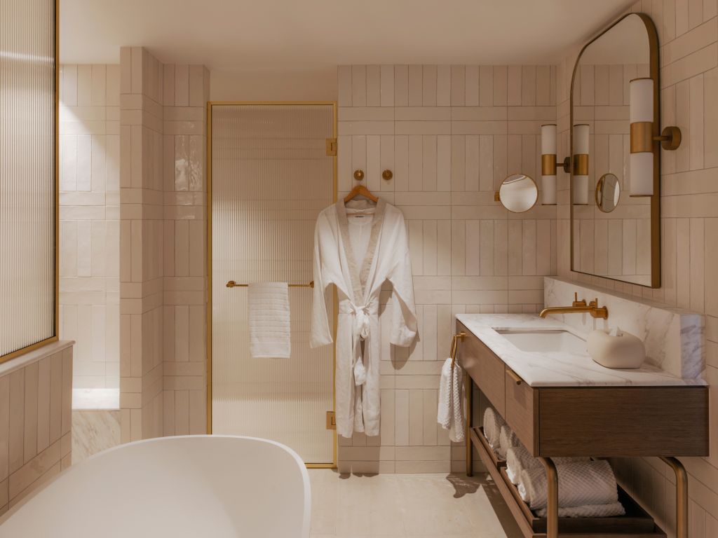 the bathroom at Elysium Noosa Resort