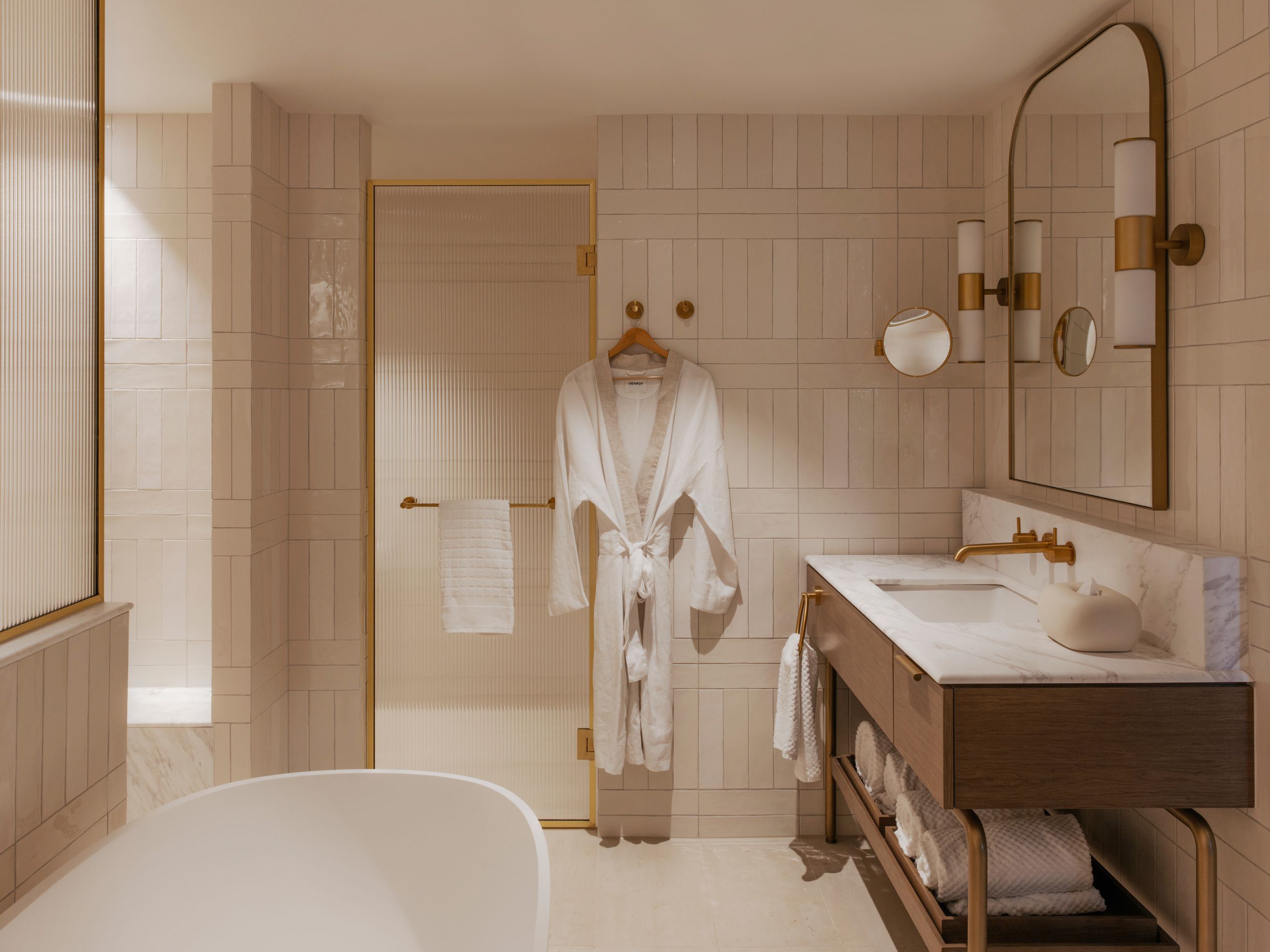 the bathroom at Elysium Noosa Resort