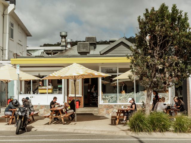Lorne dining