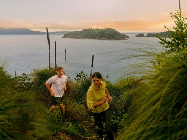 hamilton island couple running on trail