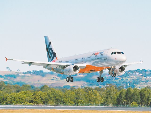 Jetstar Airbus A320 plane landing