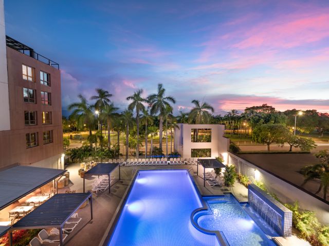 DoubleTree by Hilton Esplanade Darwin pool