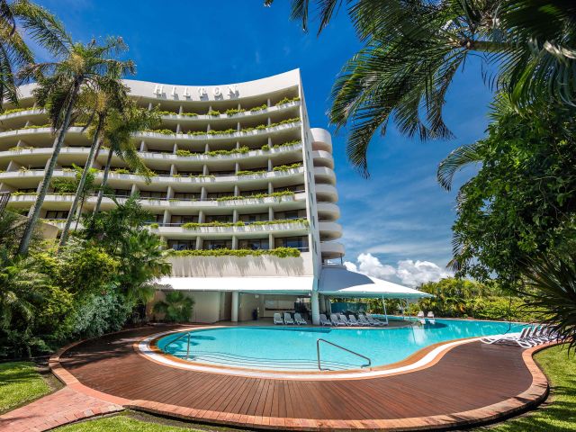 hilton cairns pool