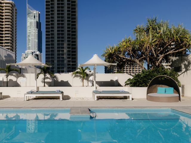 Hilton Surfers Paradise Hotel & Residences rooftop pool