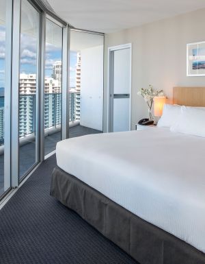 hilton hotels surers paradise deluxe ocean view residence gold coast