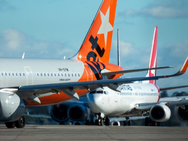 Jetstar and Qantas planes