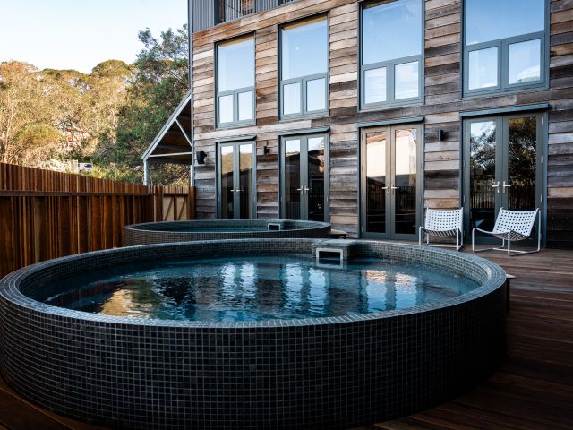 tThe new hot and cold mineral plunge pools at Nelse Lodge