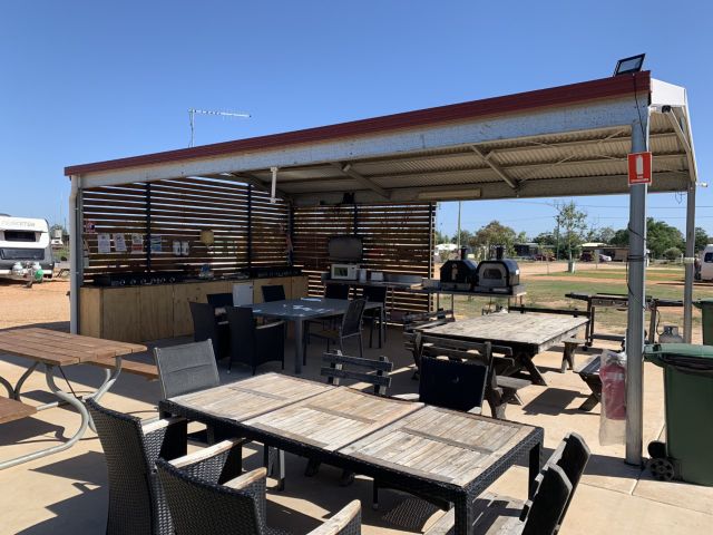Lightning Ridge Holiday Park