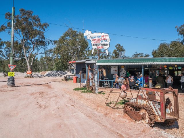 Glengarry Hilton and Sheepyard Inn, Lightning Ridge