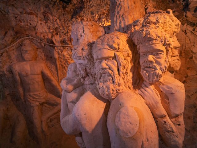 Chambers of the Black Hand, Lightning Ridge