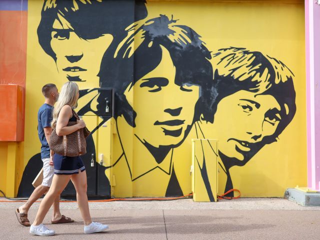bee gees way mural
