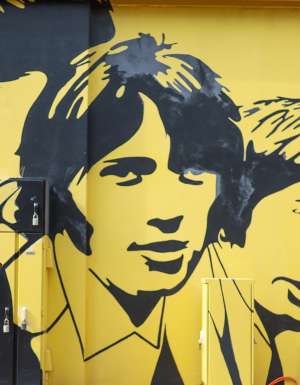 bee gees way mural