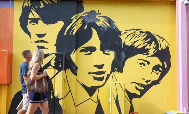 bee gees way mural