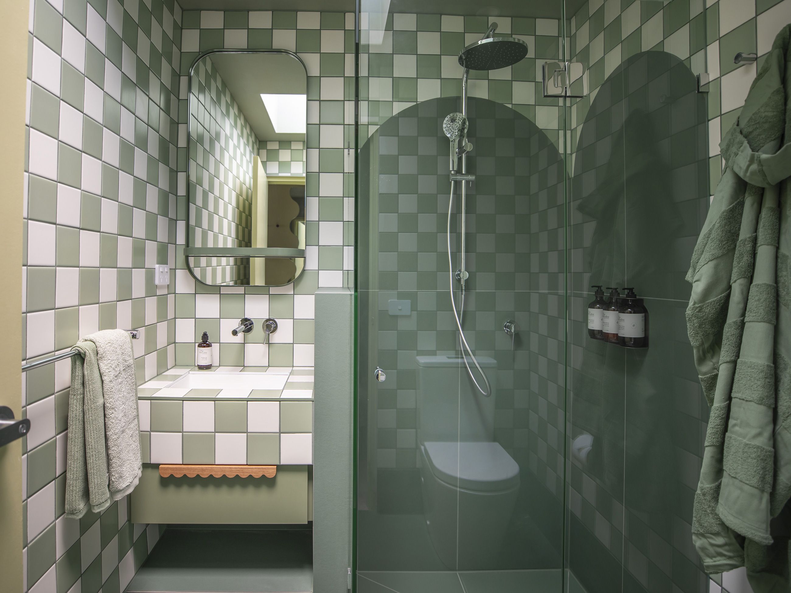 Classic bathroom at The Monty on the Great Ocean Road