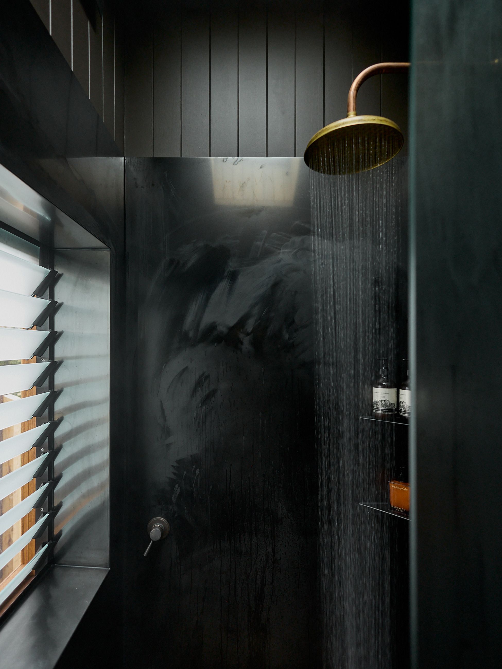 Basalt Retreat villa shower
