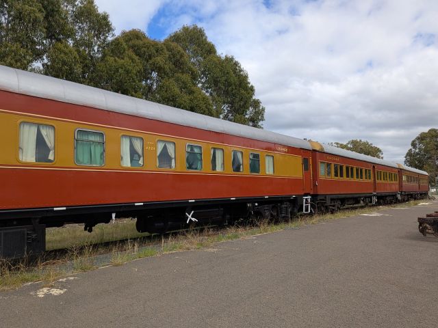 Kiama picnic train exterior