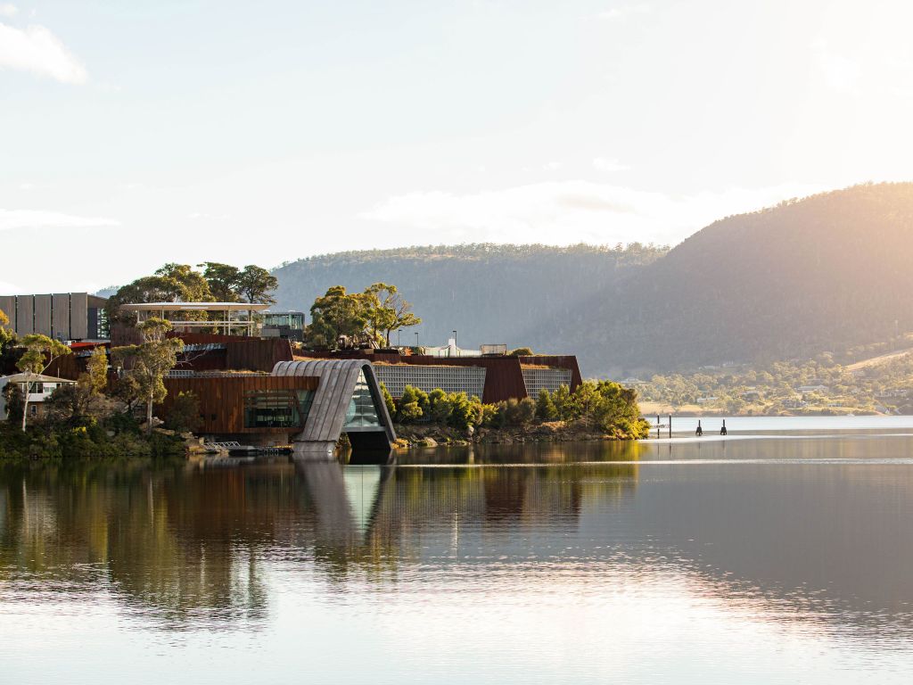 Mona exterior