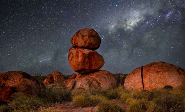 Karlu Karlu (Devils Marbles) at night
