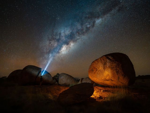 Karlu Karlu (Devils Marbles) at night