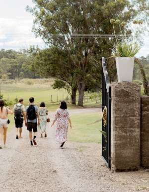 Palmers Lane Wine EcoTrail walkers arriving at moorebank wines