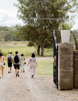 Palmers Lane Wine EcoTrail walkers arriving at moorebank wines