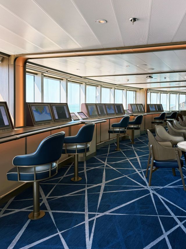 The Bow Lounge on Deck 6 of Seabourn Pursuit