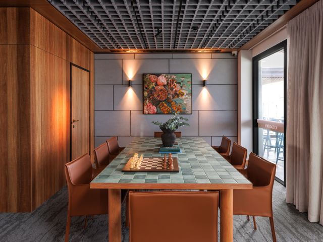 Communal guest table area at Citadines Elizabeth St Pier 