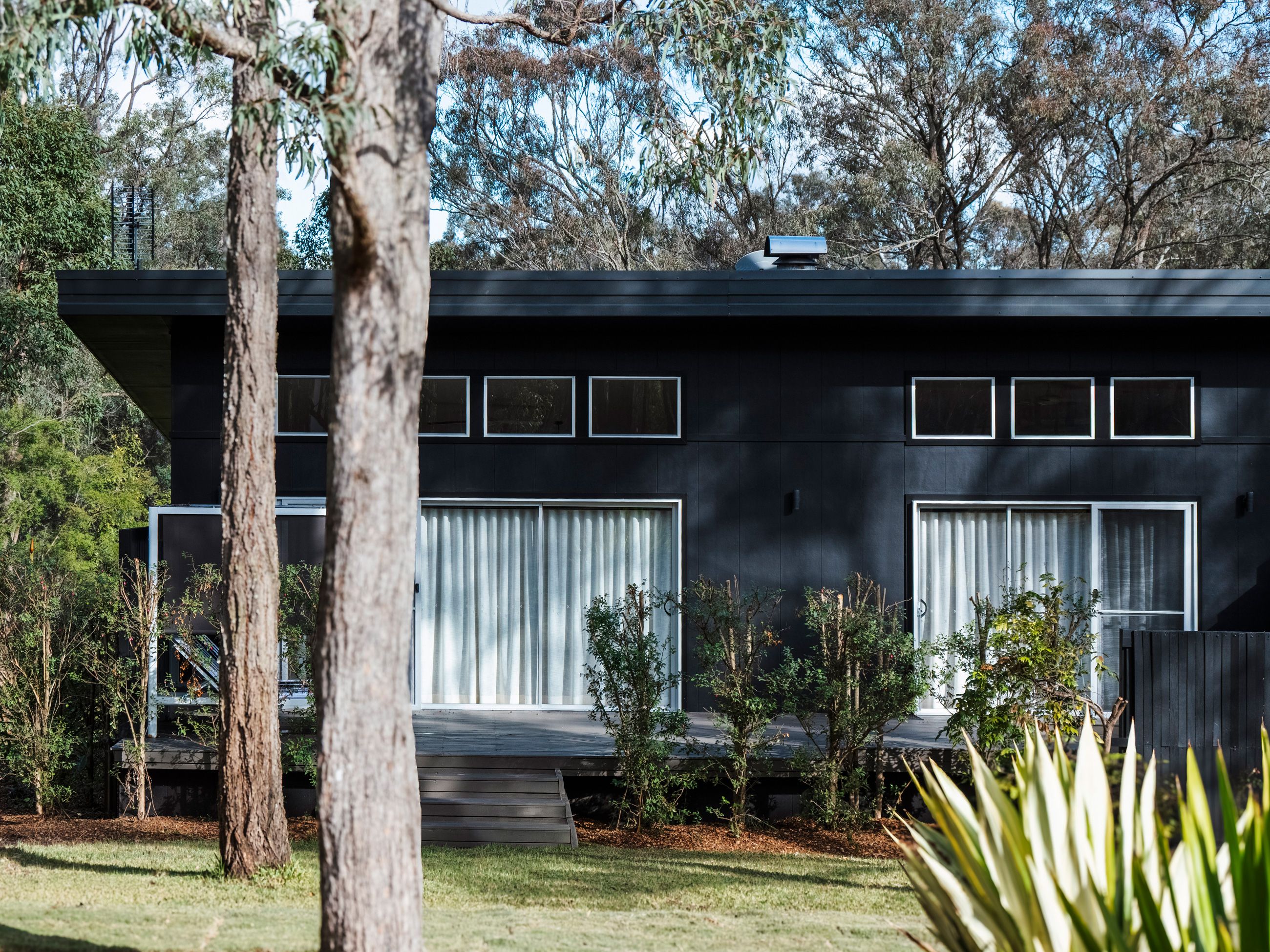 Clayfields Hunter Valley Lake View Villa exterior