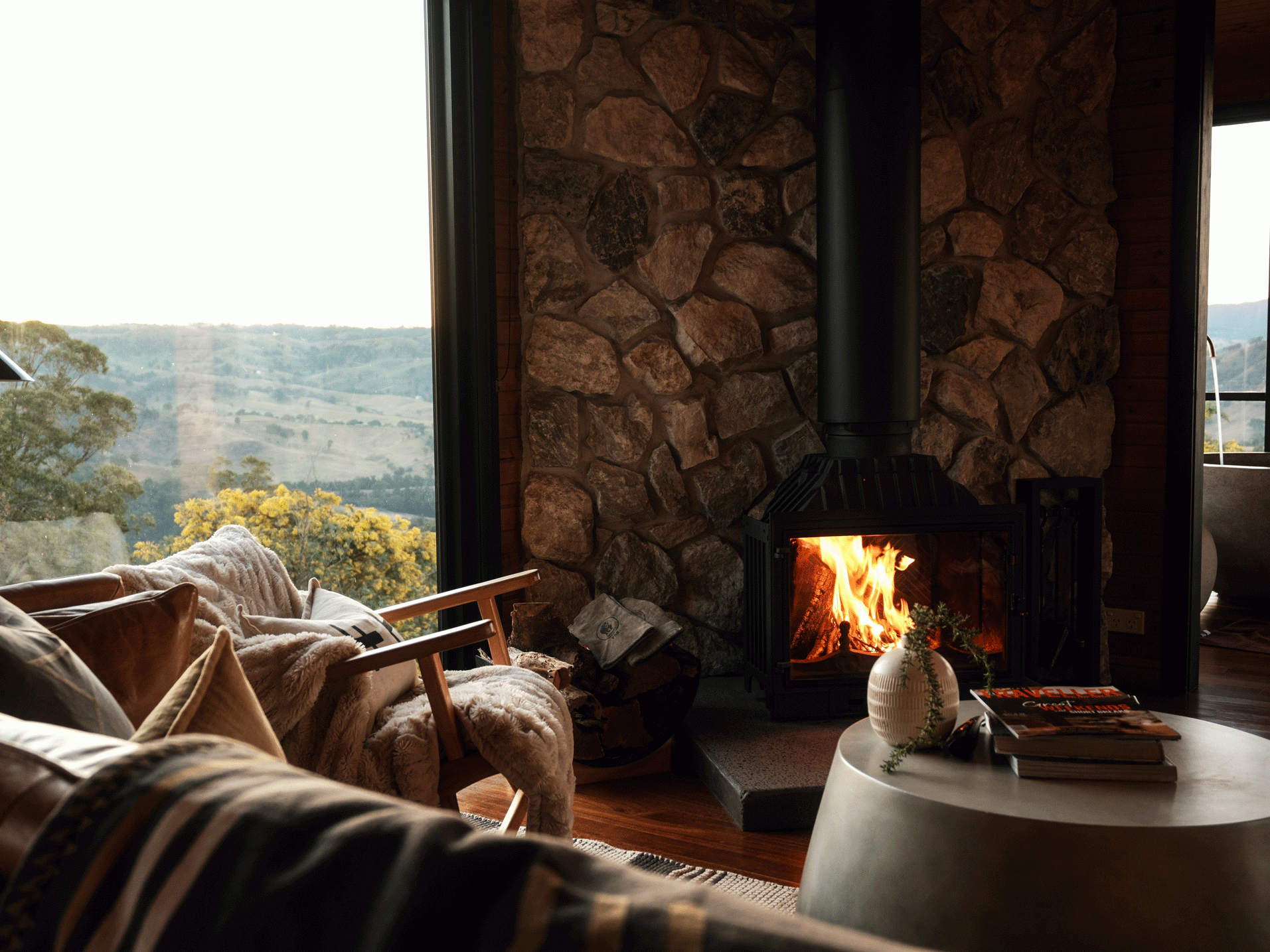 mt kanimbla retreats fireplace