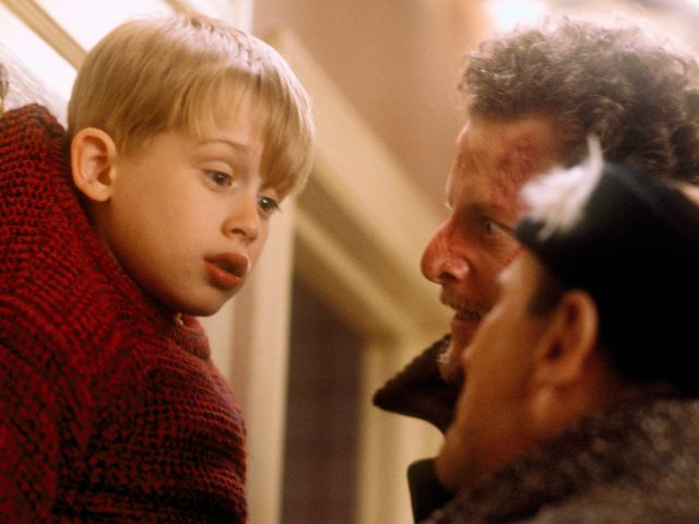 Macaulay Culkin, Joe Pesci and Daniel Stern in Home Alone (1990)