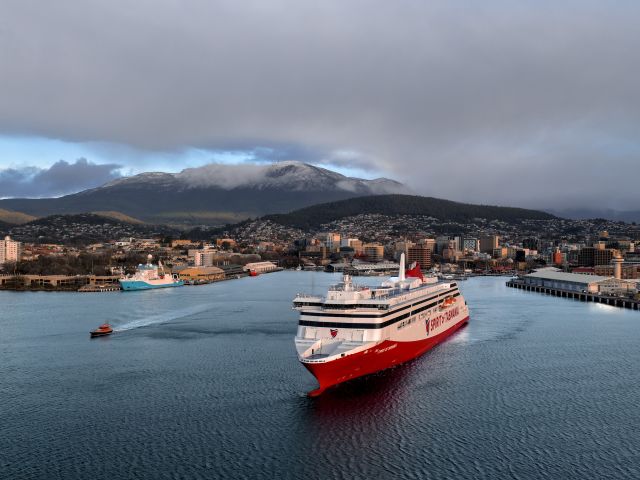 New Spirit of Tasmania departing Devonport for Geelong