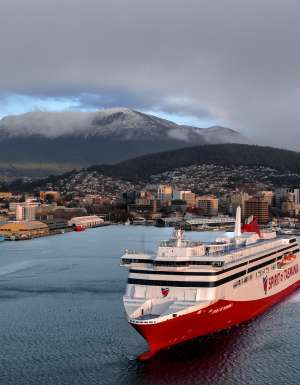 New Spirit of Tasmania departing Devonport for Geelong