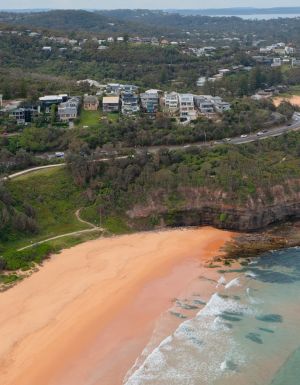 Shared coastal path between Newport Beach and The Serpentine at Bilgola on the Northern Beaches Coast Walk