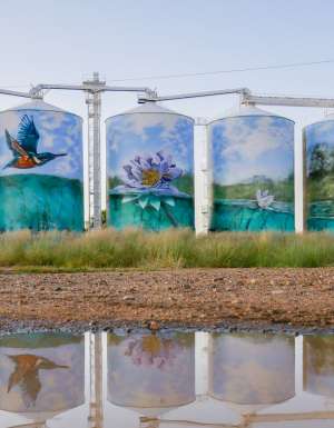 When the Rain Comes mural on GrainCorp silos at Yelarbon