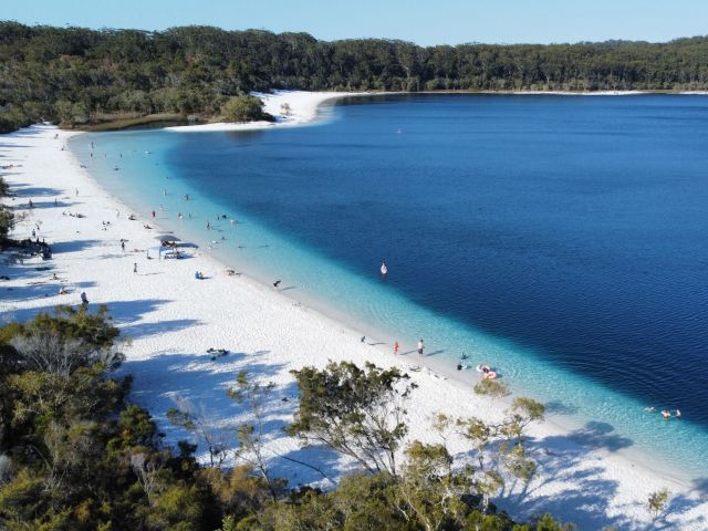 beach goers on Lake McKenzie k'gari