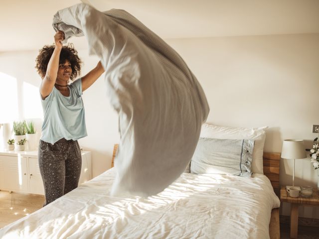 airbnb new rules person changing sheets